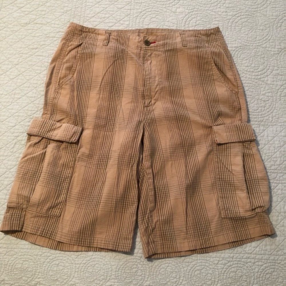 Orvis Trout Bum khaki cargo shorts. Men’s size 34.